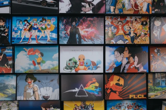 Personajes de anime de 2025 representando los mejores estrenos del año.