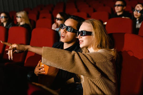 imagen de personas en el cine