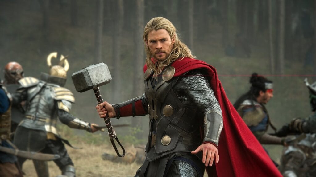 Thor con su martillo listo para pelear
